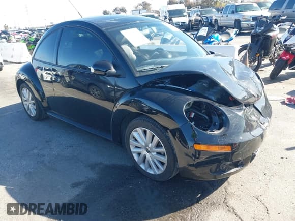 ✅ 2008 Volkswagen Beetle S • VIN: 3VWRG31C08M500842 • Lot: 41598559. Wystawiony na IAAI z przebiegiem 19 611 mil. Bezpłatny archiwum sprzedaży aukcyjnych z USA i szczegółowy raport historii pojazdu na DreamBid. Zdjęcie 1.