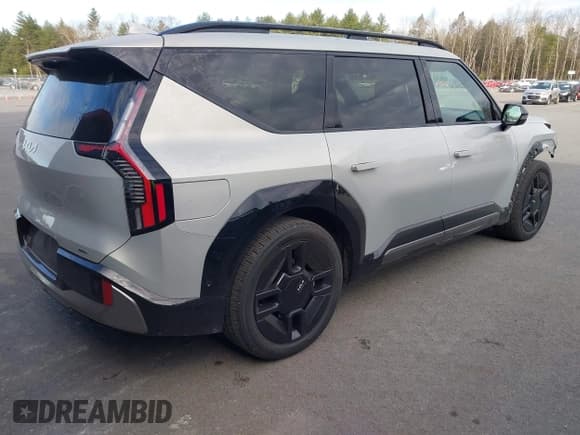 ✅ 2024 Kia EV9 GT-Line • VIN: KNDAEFS53R6027916 • Lot: 43741747. Wystawiony na IAAI z przebiegiem 40 442 mil. Bezpłatny archiwum sprzedaży aukcyjnych z USA i szczegółowy raport historii pojazdu na DreamBid. Zdjęcie 4.