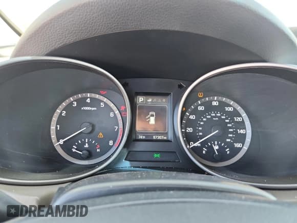 ✅ 2017 Hyundai Santa Fe 2.4L • VIN: 5NMZTDLB6HH004648 • Lot: 82200395. Wystawiony na Copart z przebiegiem 97 307 mil. Bezpłatny archiwum sprzedaży aukcyjnych z USA i szczegółowy raport historii pojazdu na DreamBid. Zdjęcie 9.