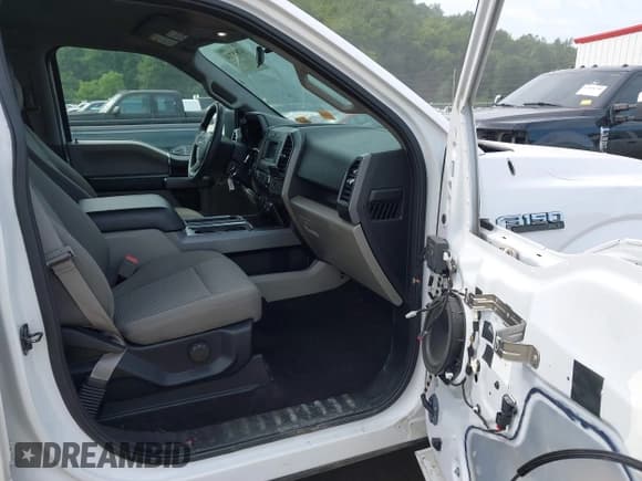 ✅ 2018 Ford F-150 XL • VIN: 1FTEW1EG5JKF15596 • Lot: 42895736. Wystawiony na IAAI z przebiegiem 141 416 mil. Bezpłatny archiwum sprzedaży aukcyjnych z USA i szczegółowy raport historii pojazdu na DreamBid. Zdjęcie 5.