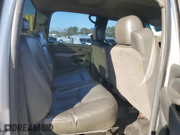 ✅ 2006 Chevrolet Silverado 2500HD Work Truck • VIN: 1GCHC23U86F252766 • Lot: 43647845. Wystawiony na Copart z przebiegiem 307 488 mil. Bezpłatny archiwum sprzedaży aukcyjnych z USA i szczegółowy raport historii pojazdu na DreamBid. Zdjęcie 10.