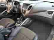 2016 Hyundai Veloster z VIN KMHTC6AD9GU260582, wystawiony jako Copart lot #71878294 z przebiegiem 83 155 mil mil oraz Szkoda całkowita • Salvage title. Historia ofert i sprzedaży dostępna na DreamBid. Obrazek 8.