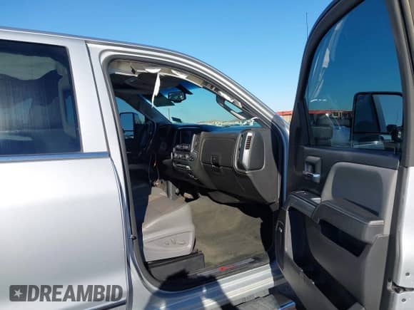 2018 Chevrolet Silverado 2500HD LTZ с VIN 1GC1KWEY6JF236568, выставлен на аукционе IAAI как лот 43462244 с пробегом 102 552 миль миль и . История ставок и продаж доступна на DreamBid. Изображение 5.