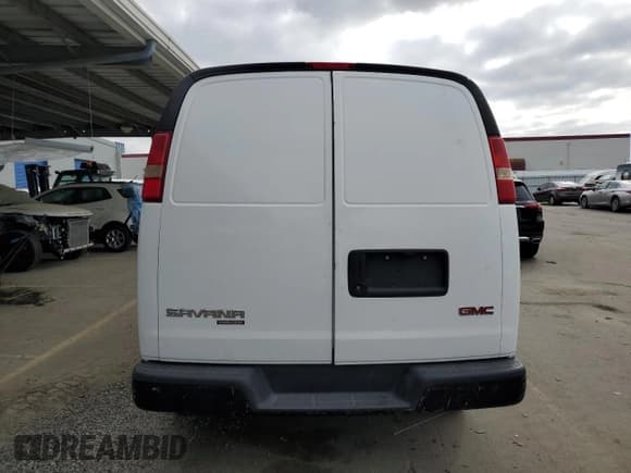 ✅ 2014 GMC Savana • VIN: 1GTZ7TCL6E1102396 • Lot: 43379515. Wystawiony na Copart z przebiegiem 208 630 mil. Bezpłatny archiwum sprzedaży aukcyjnych z USA i szczegółowy raport historii pojazdu na DreamBid. Zdjęcie 6.