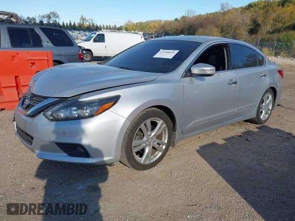 ✅ 2017 Nissan Altima SL • VIN: 1N4BL3AP9HC252584 • Lot: 43588040. Listed on IAAI with 123,126 mi. Free auction sales archive from the USA and detailed vehicle history report at DreamBid. Image 2.