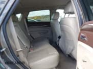 ✅ 2011 Cadillac SRX Luxury Collection • VIN: 3GYFNDEY7BS659832 • Lot: 43642277. Wystawiony na IAAI z przebiegiem 192 904 mil. Bezpłatny archiwum sprzedaży aukcyjnych z USA i szczegółowy raport historii pojazdu na DreamBid. Zdjęcie 8.