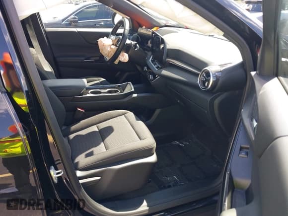 ✅ 2025 Chevrolet Equinox FWD LT • VIN: 3GNAXHEG1SL247402 • Lot: 43227415. Wystawiony na IAAI z przebiegiem 7 471 mil. Bezpłatny archiwum sprzedaży aukcyjnych z USA i szczegółowy raport historii pojazdu na DreamBid. Zdjęcie 5.