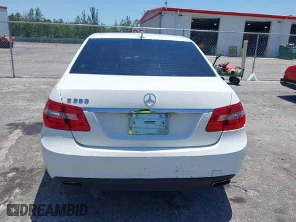 ✅ 2013 Mercedes-Benz E 350 Luxury • VIN: WDDHF5KB7DA724349 • Lot: 42290038. Wystawiony na IAAI z przebiegiem 136 878 mil. Bezpłatny archiwum sprzedaży aukcyjnych z USA i szczegółowy raport historii pojazdu na DreamBid. Zdjęcie 17.