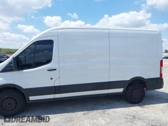 ✅ 2019 Ford Transit • VIN: 1FTBW2CM0KKB59593 • Lot: 41961520. Wystawiony na IAAI z przebiegiem 136 094 mil. Bezpłatny archiwum sprzedaży aukcyjnych z USA i szczegółowy raport historii pojazdu na DreamBid. Zdjęcie 14.