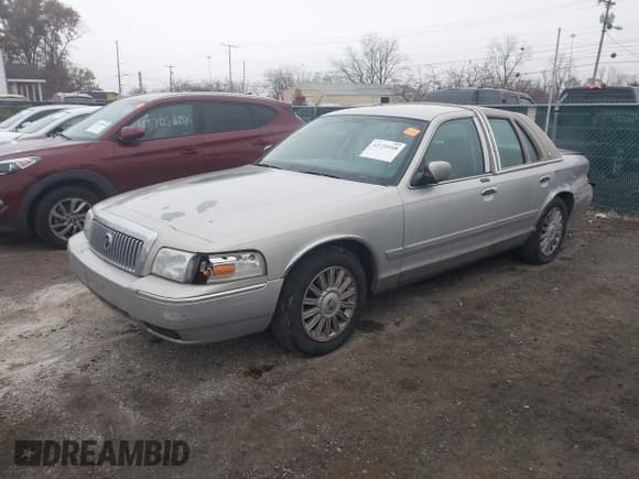 ✅ 2008 Mercury Grand Marquis GS • VIN: 2MEFM74V08X659222 • Lot: 43720948. Wystawiony na IAAI z przebiegiem Nie podano. Bezpłatny archiwum sprzedaży aukcyjnych z USA i szczegółowy raport historii pojazdu na DreamBid. Zdjęcie 2.