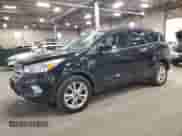 2018 Ford Escape SE z VIN 1FMCU9GD5JUA85387, wystawiony jako Copart lot #91200335 z przebiegiem 142 271 mil mil oraz Szkoda całkowita • Salvage title. Historia ofert i sprzedaży dostępna na DreamBid. Obrazek 1.