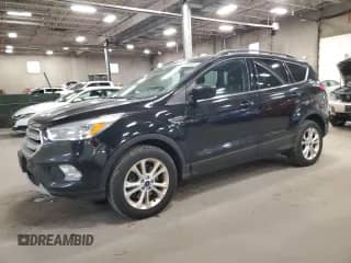 2018 Ford Escape SE z VIN 1FMCU9GD5JUA85387, wystawiony jako Copart lot #91200335 z przebiegiem 142 271 mil mil oraz Szkoda całkowita • Salvage title. Historia ofert i sprzedaży dostępna na DreamBid. Obrazek 1.