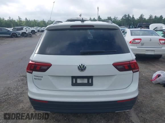 ✅ 2020 Volkswagen Tiguan S • VIN: 3VV1B7AX2LM135213 • Lot: 42670030. Wystawiony na IAAI z przebiegiem 90 124 mil. Bezpłatny archiwum sprzedaży aukcyjnych z USA i szczegółowy raport historii pojazdu na DreamBid. Zdjęcie 16.