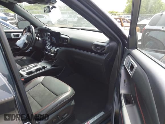 ✅ 2022 Ford Explorer ST-Line • VIN: 1FMSK8KH0NGA98235 • Lot: 42552253. Listed on IAAI with 39,182 mi. Free auction sales archive from the USA and detailed vehicle history report at DreamBid. Image 5.