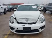 ✅ 2018 Volkswagen Beetle S • VIN: 3VWFD7AT3JM703443 • Lot: 41437909. Wystawiony na IAAI z przebiegiem 76 757 mil. Bezpłatny archiwum sprzedaży aukcyjnych z USA i szczegółowy raport historii pojazdu na DreamBid. Zdjęcie 12.