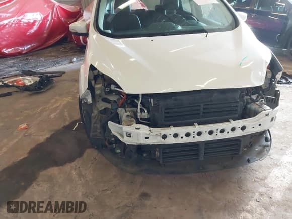 ✅ 2016 Ford C-Max SEL • VIN: 1FADP5CU2GL110832 • Lot: 41764729. Wystawiony na IAAI z przebiegiem 119 724 mil. Bezpłatny archiwum sprzedaży aukcyjnych z USA i szczegółowy raport historii pojazdu na DreamBid. Zdjęcie 19.