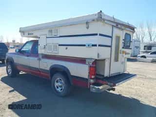 1994 Dodge Dakota z VIN 1B7GG23Y4RS589157, wystawiony jako IAAI lot #41869916 z przebiegiem 122 140 mil mil oraz . Historia ofert i sprzedaży dostępna na DreamBid. Obrazek 3.