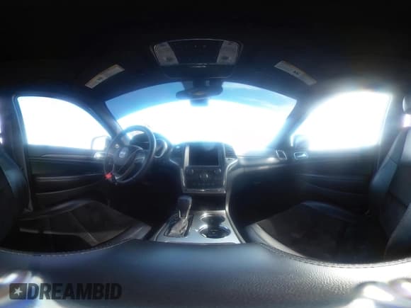 ✅ 2017 Jeep Grand Cherokee Altitude • VIN: 1C4RJFAG6HC726796 • Lot: 42783780. Wystawiony na IAAI z przebiegiem 140 930 mil. Bezpłatny archiwum sprzedaży aukcyjnych z USA i szczegółowy raport historii pojazdu na DreamBid. Zdjęcie 18.