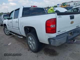 2010 Chevrolet Silverado 1500 LT z VIN 3GCRCSE09AG157526, wystawiony jako IAAI lot #43063817 z przebiegiem Nie podano mil oraz . Historia ofert i sprzedaży dostępna na DreamBid. Obrazek 3.