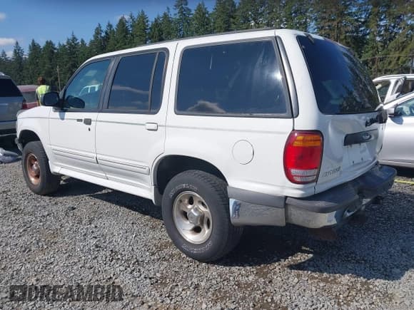 ✅ 1998 Ford Explorer XL • VIN: 1FMZU34EXWZB07205 • Lot: 42878259. Wystawiony na IAAI z przebiegiem 198 065 mil. Bezpłatny archiwum sprzedaży aukcyjnych z USA i szczegółowy raport historii pojazdu na DreamBid. Zdjęcie 3.