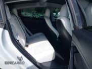 ✅ 2021 Tesla Model 3 Standard Range Plus • VIN: 5YJ3E1EA1MF000778 • Lot: 43229701. Wystawiony na IAAI z przebiegiem 84 054 mil. Bezpłatny archiwum sprzedaży aukcyjnych z USA i szczegółowy raport historii pojazdu na DreamBid. Zdjęcie 8.