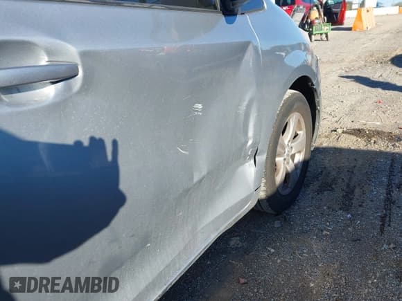 ✅ 2015 Toyota Sienna LE • VIN: 5TDKK3DC4FS593652 • Lot: 43519208. Listed on IAAI with 135,192 mi. Free auction sales archive from the USA and detailed vehicle history report at DreamBid. Image 17.