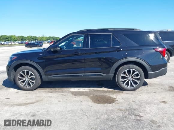 ✅ 2025 Ford Explorer ST-Line • VIN: 1FMUK8KH1SGB31313 • Lot: 43393387. Wystawiony na IAAI z przebiegiem 23 800 mil. Bezpłatny archiwum sprzedaży aukcyjnych z USA i szczegółowy raport historii pojazdu na DreamBid. Zdjęcie 15.