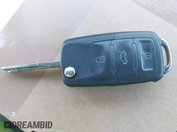 ✅ 2003 Volkswagen Passat GLX • VIN: WVWRH63B83P244796 • Lot: 42228440. Listed on IAAI with 127,068 mi. Free auction sales archive from the USA and detailed vehicle history report at DreamBid. Image 11.