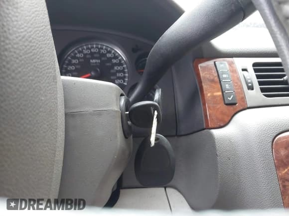 ✅ 2008 Chevrolet Suburban LTZ • VIN: 1GNFK16368R200844 • Lot: 41722464. Listed on IAAI with 381,802 mi. Free auction sales archive from the USA and detailed vehicle history report at DreamBid. Image 11.