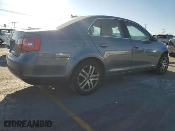 ✅ 2006 Volkswagen Jetta 2.5L • VIN: 3VWSG71K46M740456 • Лот: 85189015. Опубликован ранее на Copart с пробегом 240 020 миль. Бесплатный доступ к архиву аукционных продаж из США и подробный отчёт об истории автомобиля на DreamBid. Изображение 3.