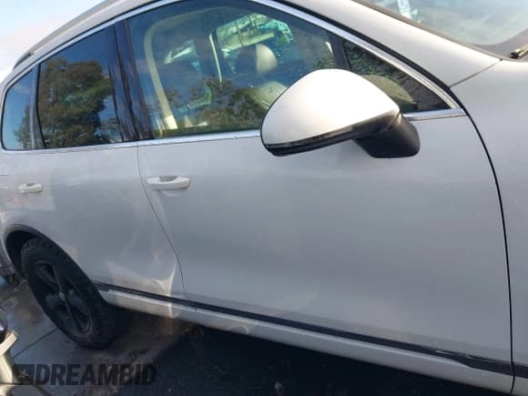 ✅ 2015 Volkswagen Touareg Sport • VIN: WVGEP9BP3FD007098 • Лот: 43768095. Опубликован ранее на IAAI с пробегом Не указан. Бесплатный доступ к архиву аукционных продаж из США и подробный отчёт об истории автомобиля на DreamBid. Изображение 13.