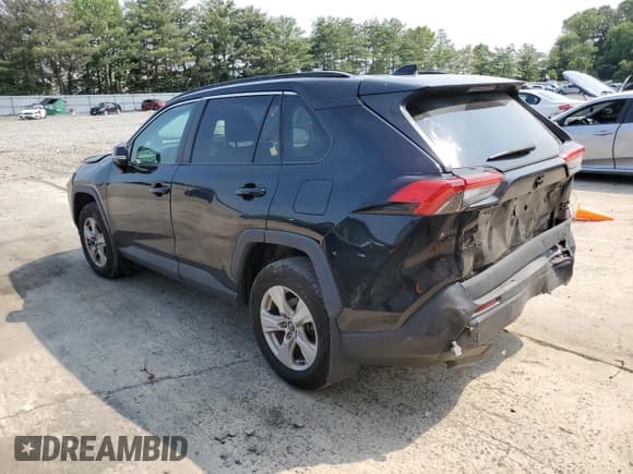 ✅ 2021 Toyota RAV4 XLE • VIN: 2T3P1RFV4MW160306 • Lot: 60722055. Wystawiony na Copart z przebiegiem 62 620 mil. Bezpłatny archiwum sprzedaży aukcyjnych z USA i szczegółowy raport historii pojazdu na DreamBid. Zdjęcie 2.