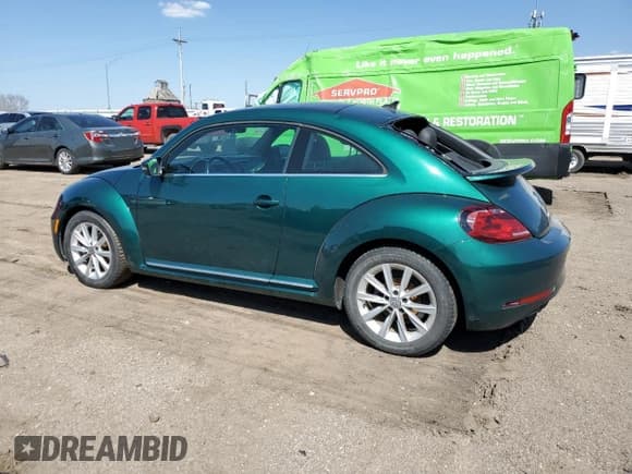 ✅ 2018 Volkswagen Beetle SE • VIN: 3VWJD7AT8JM710169 • Лот: 55758865. Опубликован ранее на Copart с пробегом 68 343 миль. Бесплатный доступ к архиву аукционных продаж из США и подробный отчёт об истории автомобиля на DreamBid. Изображение 2.