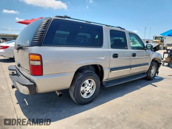 ✅ 2003 Chevrolet Suburban LS • VIN: 1GNEC16T33J218444 • Лот: 61261815. Опубликован ранее на Copart с пробегом 239 340 миль. Бесплатный доступ к архиву аукционных продаж из США и подробный отчёт об истории автомобиля на DreamBid. Изображение 3.