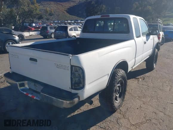 ✅ 2000 Toyota Tacoma PreRunner • VIN: 4TASN92N9YZ584117 • Lot: 43868258. Listed on IAAI with 211,530 mi. Free auction sales archive from the USA and detailed vehicle history report at DreamBid. Image 4.