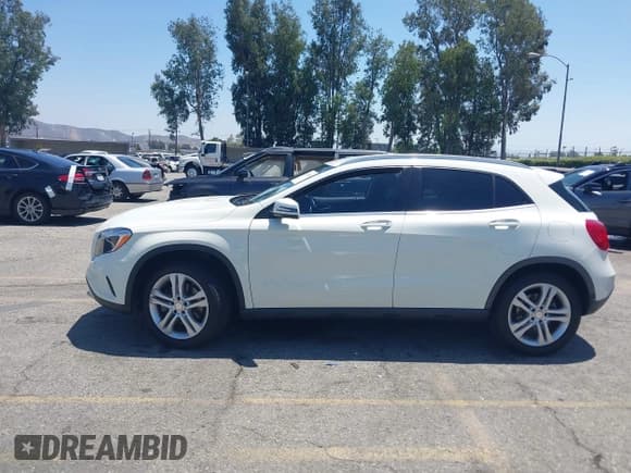 ✅ 2017 Mercedes-Benz GLA 250 • VIN: WDCTG4EB0HJ288595 • Лот: 42619451. Опубликован ранее на IAAI с пробегом 106 714 миль. Бесплатный доступ к архиву аукционных продаж из США и подробный отчёт об истории автомобиля на DreamBid. Изображение 14.