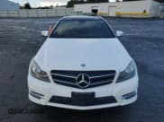 ✅ 2015 Mercedes-Benz C 250 • VIN: WDDGJ4HB6FG433210 • Lot: 49184935. Wystawiony na Copart z przebiegiem 84 864 mil. Bezpłatny archiwum sprzedaży aukcyjnych z USA i szczegółowy raport historii pojazdu na DreamBid. Zdjęcie 5.