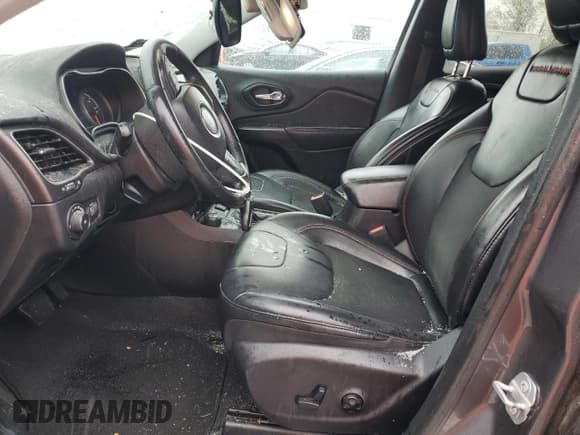 ✅ 2020 Jeep Cherokee Trailhawk • VIN: 1C4PJMBX1LD504003 • Lot: 51908375. Wystawiony na Copart z przebiegiem 164 805 mil. Bezpłatny archiwum sprzedaży aukcyjnych z USA i szczegółowy raport historii pojazdu na DreamBid. Zdjęcie 7.