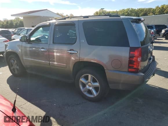 ✅ 2011 Chevrolet Tahoe LTZ • VIN: 1GNSKCE09BR372701 • Lot: 86086045. Listed on Copart with 187,230 mi. Free auction sales archive from the USA and detailed vehicle history report at DreamBid. Image 2.