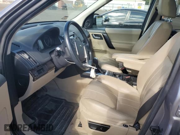 ✅ 2013 Land Rover LR2 • VIN: SALFR2BG9DH378646 • Lot: 75905674. Wystawiony na Copart z przebiegiem 64 351 mil. Bezpłatny archiwum sprzedaży aukcyjnych z USA i szczegółowy raport historii pojazdu na DreamBid. Zdjęcie 7.