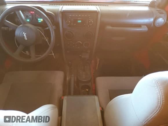 ✅ 2008 Jeep Wrangler X • VIN: 1J4FA24158L650646 • Lot: 87252525. Wystawiony na Copart z przebiegiem 94 611 mil. Bezpłatny archiwum sprzedaży aukcyjnych z USA i szczegółowy raport historii pojazdu na DreamBid. Zdjęcie 8.