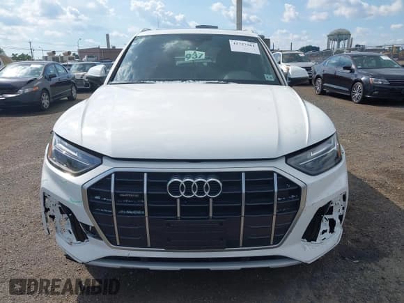 ✅ 2024 Audi Q5 Premium • VIN: WA1ABAFY8R2092133 • Lot: 42727361. Listed on IAAI with 9,638 mi. Free auction sales archive from the USA and detailed vehicle history report at DreamBid. Image 12.