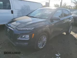 ✅ 2021 Hyundai Kona SEL • VIN: KM8K2CAA1MU736600 • Лот: 74179853. Опубликован ранее на Copart с пробегом 15 991 миль. Бесплатный доступ к архиву аукционных продаж из США и подробный отчёт об истории автомобиля на DreamBid. Изображение 1.