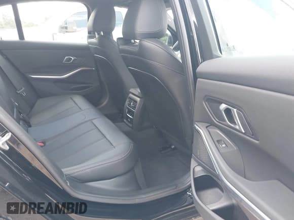 ✅ 2025 BMW 3 Series 330i xDrive • VIN: 3MW89CW09S8E99467 • Lot: 42555378. Wystawiony na IAAI z przebiegiem 16 290 mil. Bezpłatny archiwum sprzedaży aukcyjnych z USA i szczegółowy raport historii pojazdu na DreamBid. Zdjęcie 8.