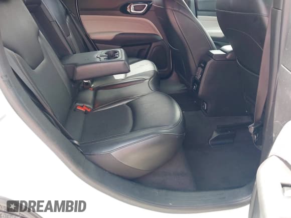 ✅ 2023 Jeep Compass (RED) Edition • VIN: 3C4NJDCN3PT565647 • Lot: 42461874. Wystawiony na IAAI z przebiegiem 42 830 mil. Bezpłatny archiwum sprzedaży aukcyjnych z USA i szczegółowy raport historii pojazdu na DreamBid. Zdjęcie 8.