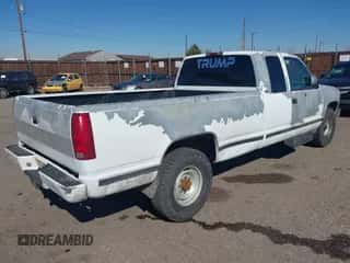 1994 Chevrolet Silverado 2500 z VIN 1GCGC29N9RE311555, wystawiony jako IAAI lot #41733305 z przebiegiem 178 246 mil mil oraz . Historia ofert i sprzedaży dostępna na DreamBid. Obrazek 4.