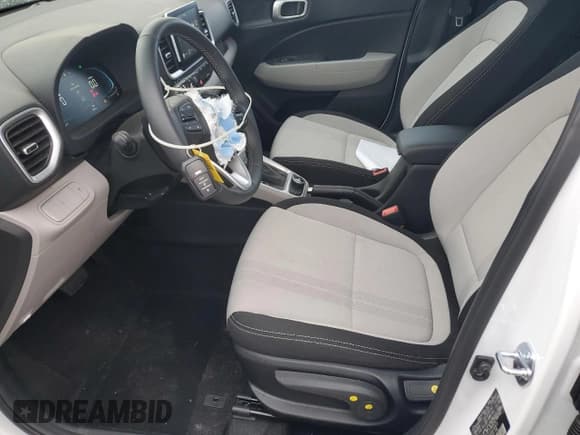 ✅ 2025 Hyundai Venue SEL • VIN: KMHRC8A39SU393672 • Lot: 85884835. Listed on Copart with 1,812 mi. Free auction sales archive from the USA and detailed vehicle history report at DreamBid. Image 7.