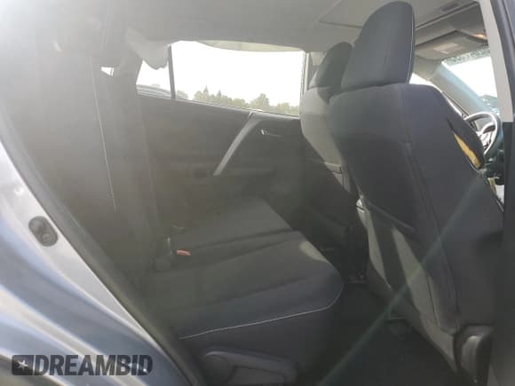 ✅ 2018 Toyota RAV4 XLE • VIN: 2T3RFREV7JW750913 • Лот: 82642695. Опубликован ранее на Copart с пробегом 88 010 миль. Бесплатный доступ к архиву аукционных продаж из США и подробный отчёт об истории автомобиля на DreamBid. Изображение 11.