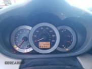 ✅ 2007 Toyota RAV4 • VIN: JTMBD35V175076083 • Lot: 92801215. Wystawiony na Copart z przebiegiem 103 365 mil. Bezpłatny archiwum sprzedaży aukcyjnych z USA i szczegółowy raport historii pojazdu na DreamBid. Zdjęcie 9.