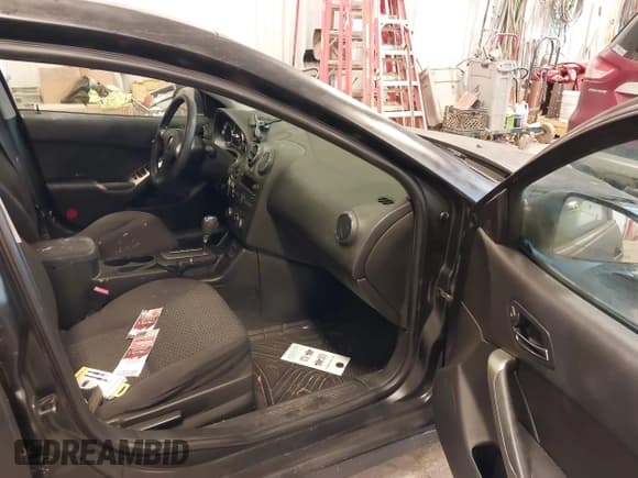 ✅ 2010 Pontiac G6 1SB • VIN: 1G2ZA5E01A4146884 • Lot: 43697975. Wystawiony na IAAI z przebiegiem 154 889 mil. Bezpłatny archiwum sprzedaży aukcyjnych z USA i szczegółowy raport historii pojazdu na DreamBid. Zdjęcie 5.